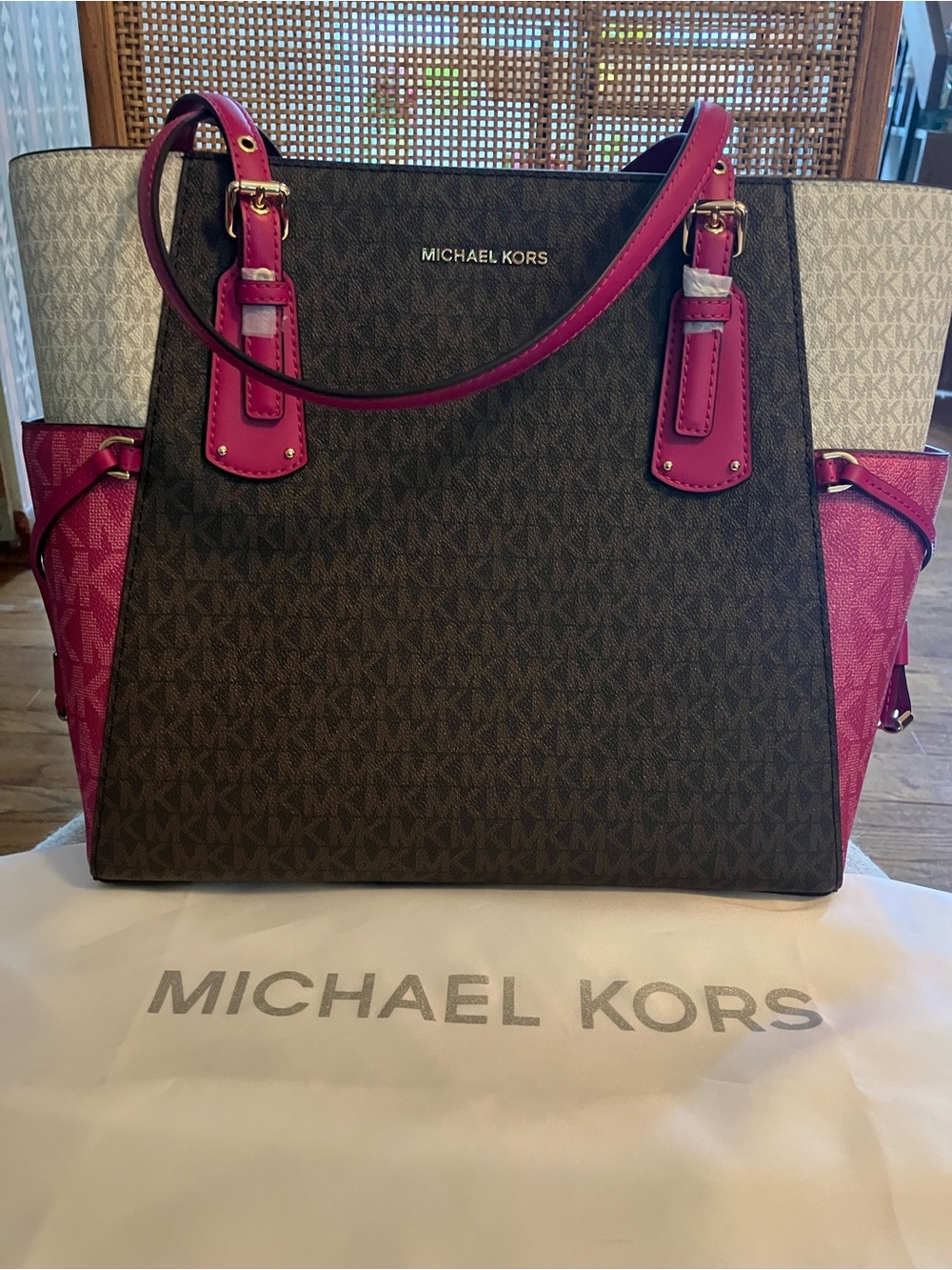 Michael Kors Voyager Signature East West Tech Friendly Tote NWOT